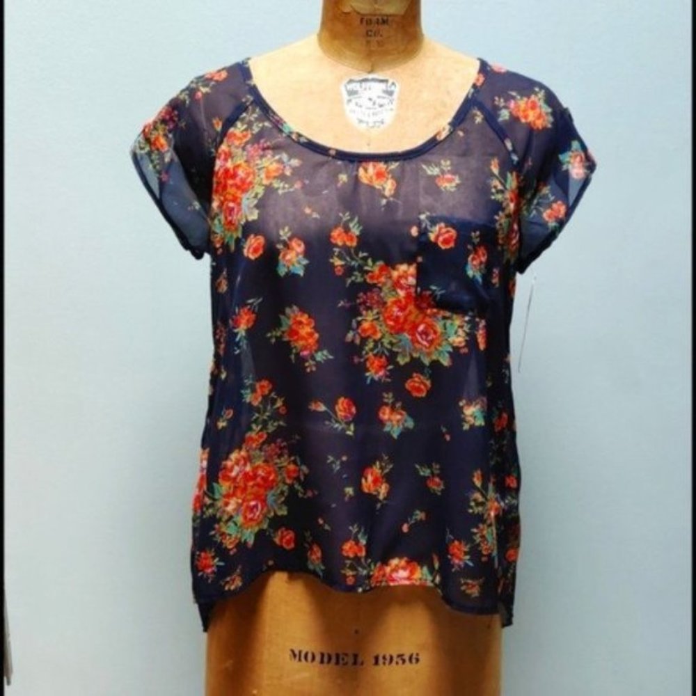 Woman’s Navy Floral Flowy Hi Low Top with Pleated Back Medium Cottagecore